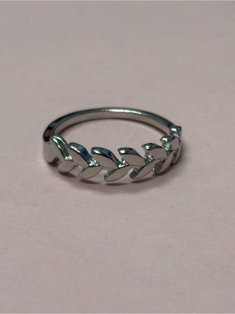 Silver Tone Leaf Vine Ring – Size 7 / 17mm – NWOT 🌿✨